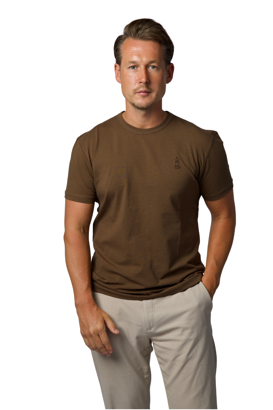 ODYCÉ Signature T-Shirt – Marrakech Braun am Model