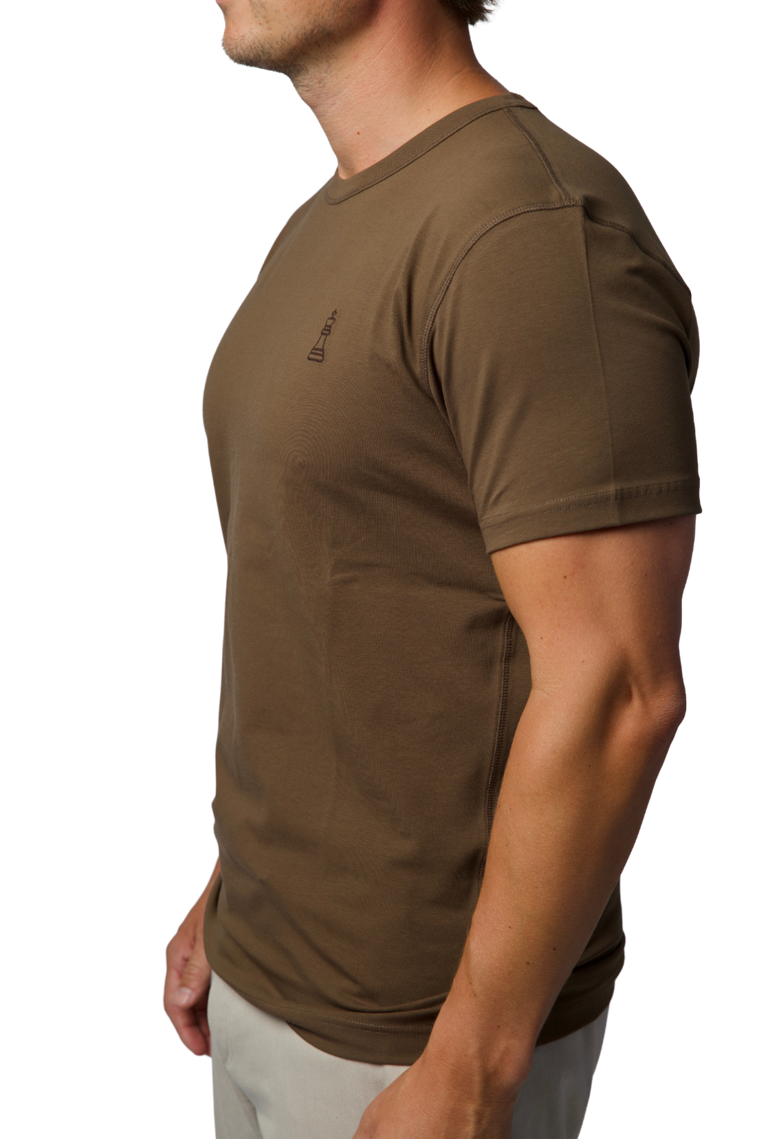 ODYCÉ Signature T-Shirt – Marrakech Braun am Model