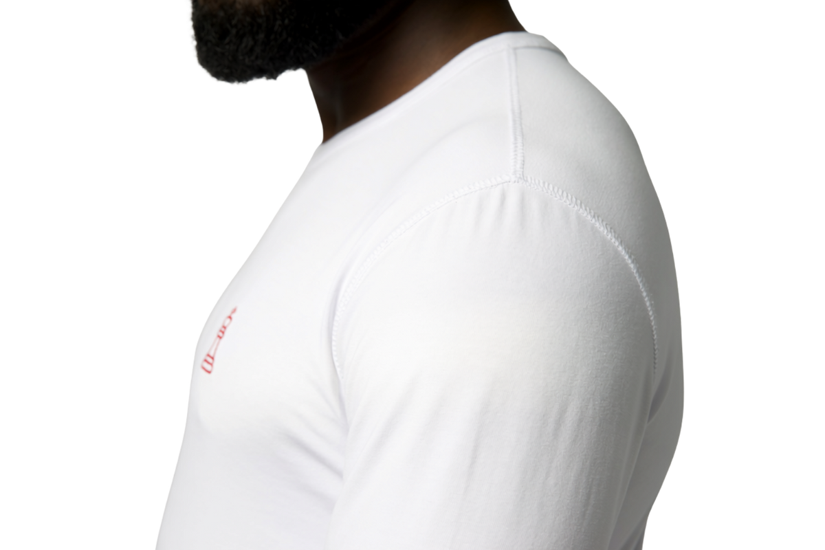 ODYCÉ Signature Longsleeve St. Moritz Weiß – Detailaufnahme Schulter und Ärmelverarbeitung