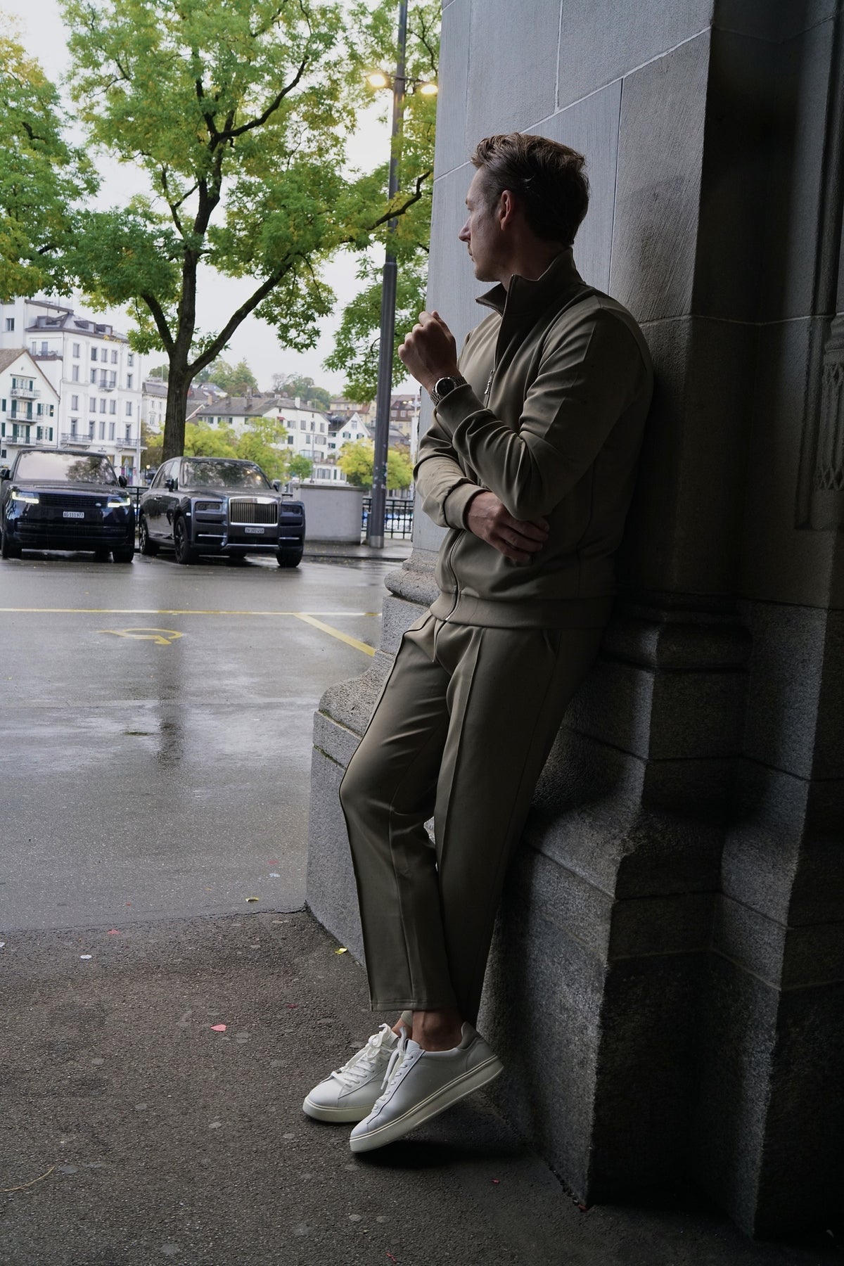ODYCÉ Prestige Trainingsanzug Olive komplett getragen in Zürich – Lifestyle
