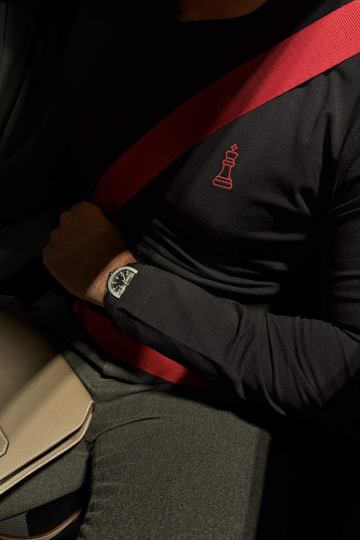 ODYCÉ Signature Longsleeve Monaco Schwarz getragen – Lifestyle
